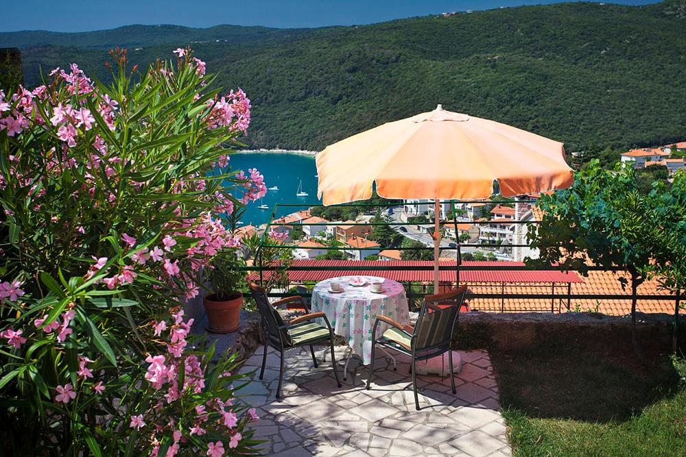 Apartments Lina 2023 Rabac Extérieur photo